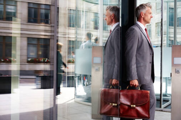 L’urgence ne dispense pas la société d’un entretien préalable à la révocation de son dirigeant